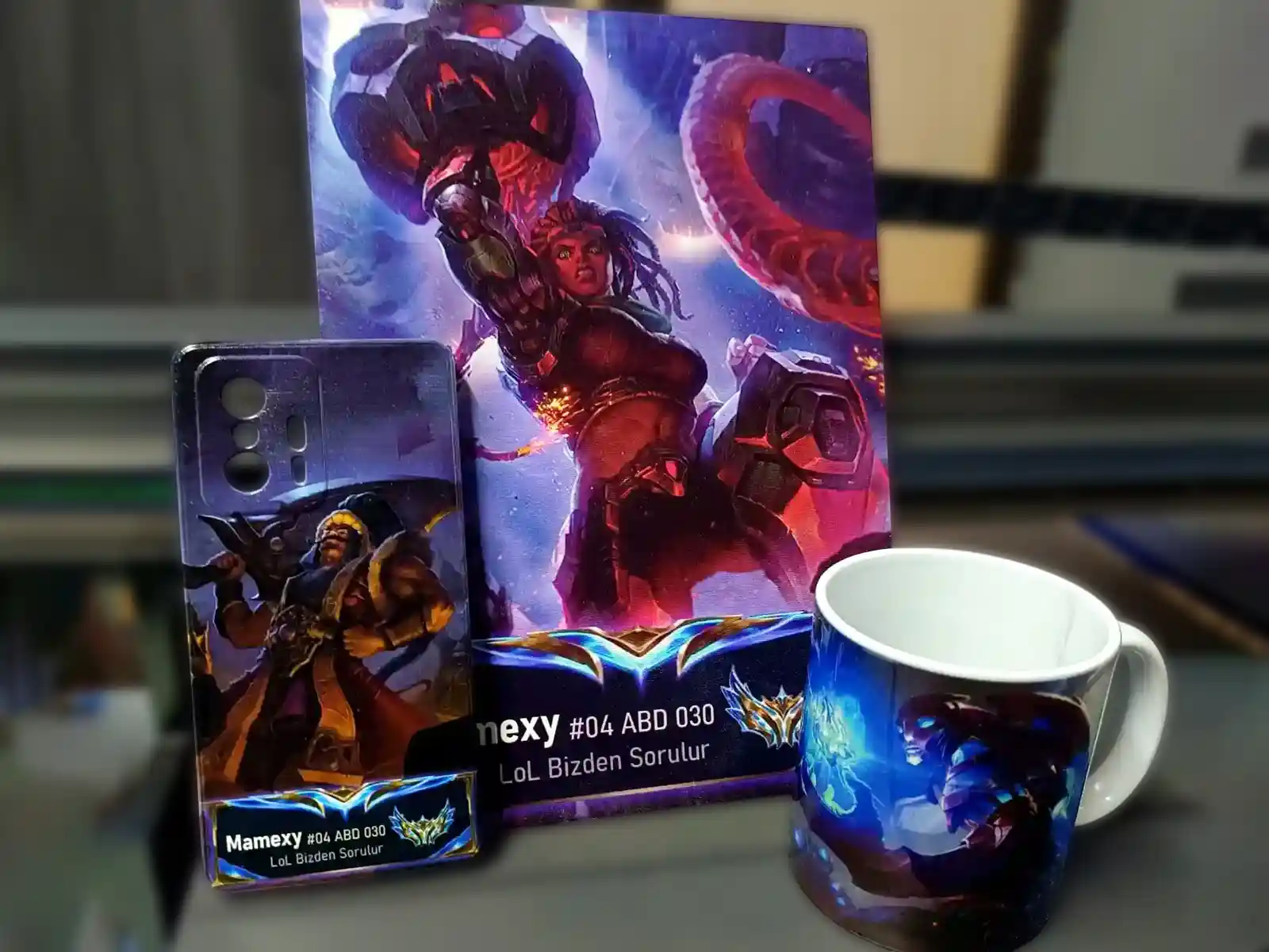 LoL — Kılıf + Kupa + Tablo Seti